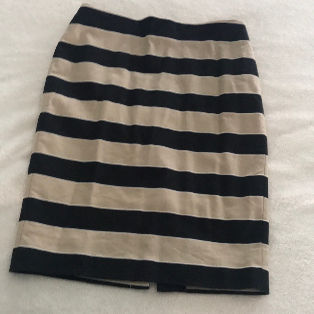Lift pencil skirt